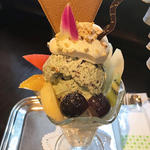 チョコミントとバニラのパフェ(オーストリッヒカフェウィーン )