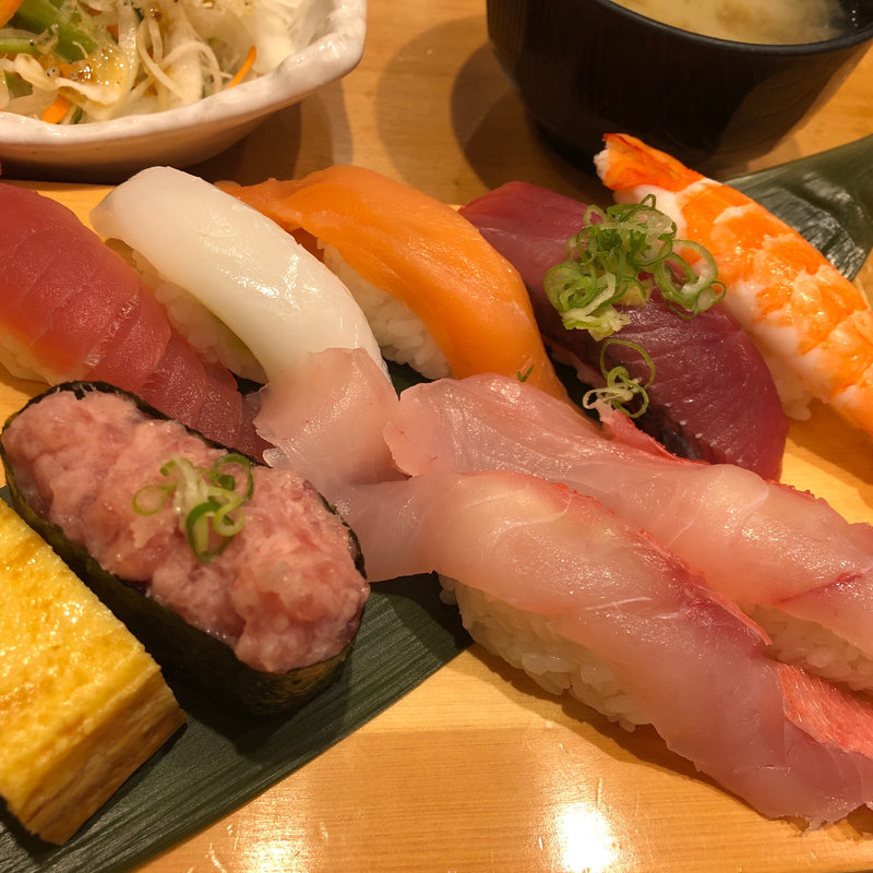 おまかせ7貫(沼津魚がし鮨 三島駅北口店)