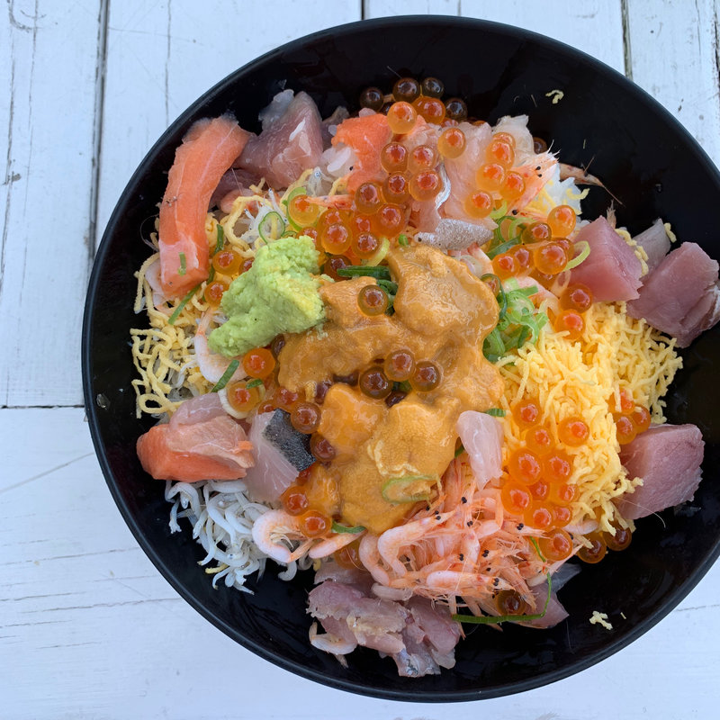 彩りちらし丼(伊豆高原ビール 伊東マリンタウン店 （イズコウゲンビール）)