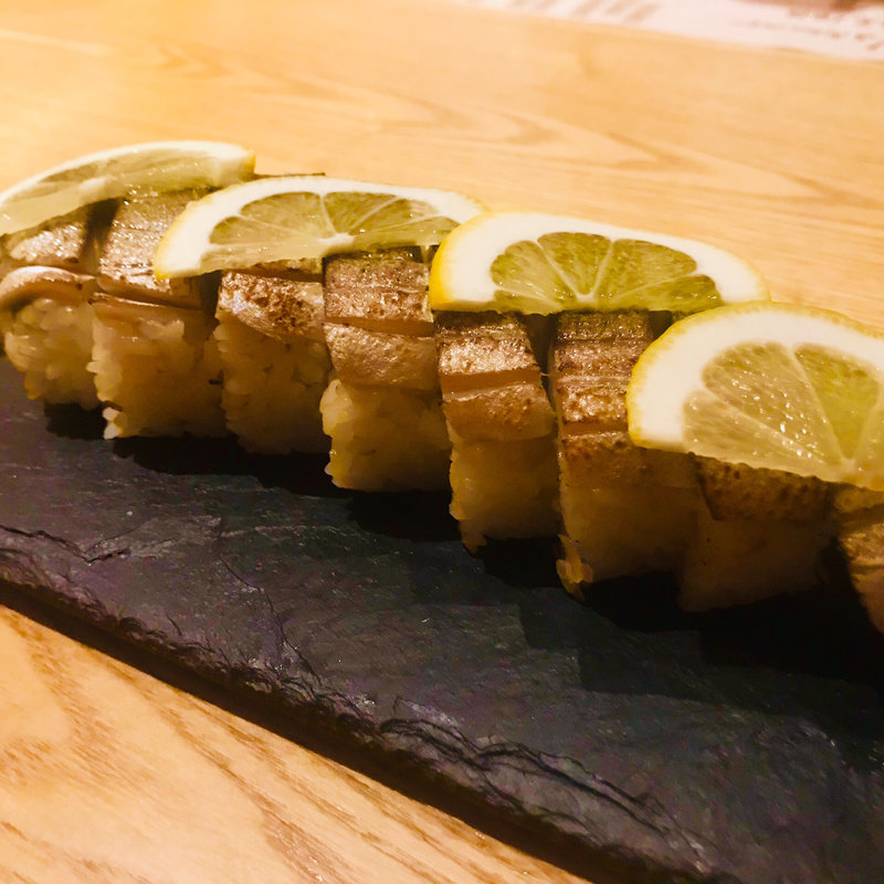 炙り 鯖棒寿司(わらやき屋 新宿)