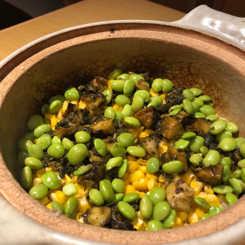 とうもろこしとサザエの肝醤油焼きの土鍋炊き込み御飯(ゆう)