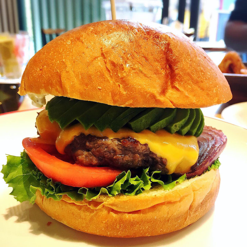 アボカドチーズバーガー100g(ヴィレッジヴァンガード ダイナー原宿)