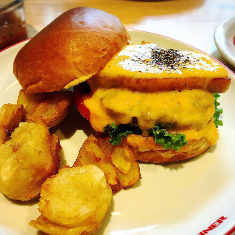 ペッパー＆チェダーメルトバーガー(ヴィレッジヴァンガード ダイナー原宿)