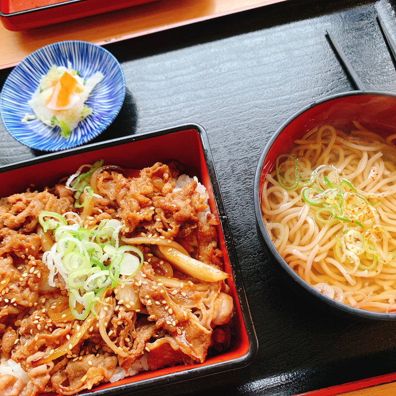 牛カルビ重＋ミニそばセット(お弁当のヒライ)