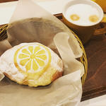 瀬戸内レモンのクリームパン(フォレスティカフェ 成城店)