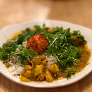 チキンカレー、ジャスミンライス、スパイス玉子、パクチー増量(curry phakchi(パクチー))