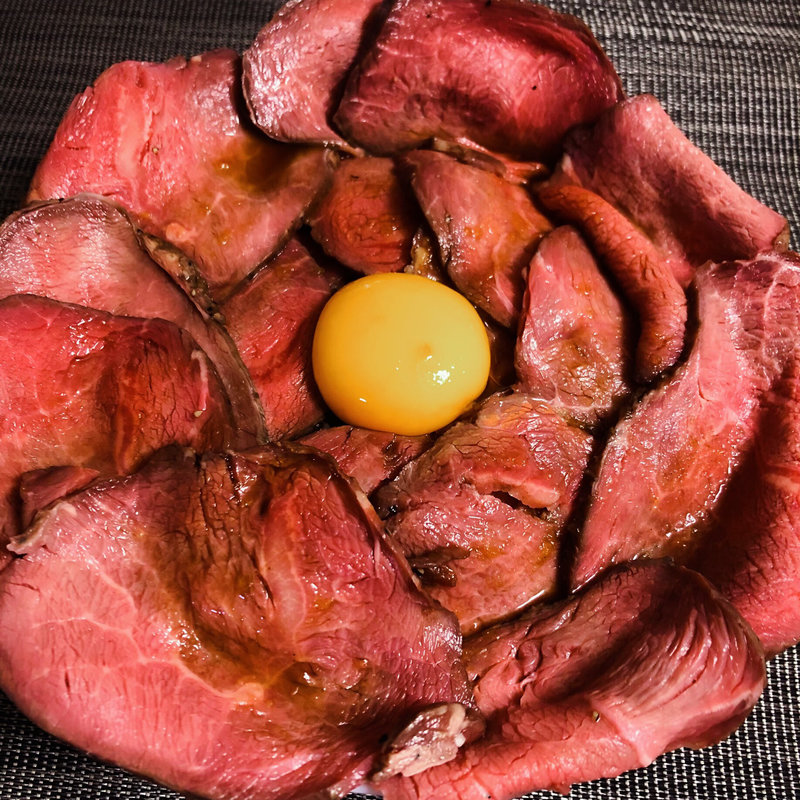 ローストビーフ丼（250gスーパーヘビー級）(すえ☆pi亭)