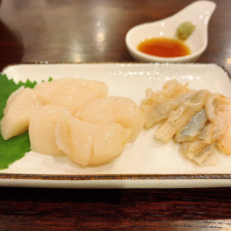 ホタテのお造り( 灼味噌らーめん 八堂八（やどや）)