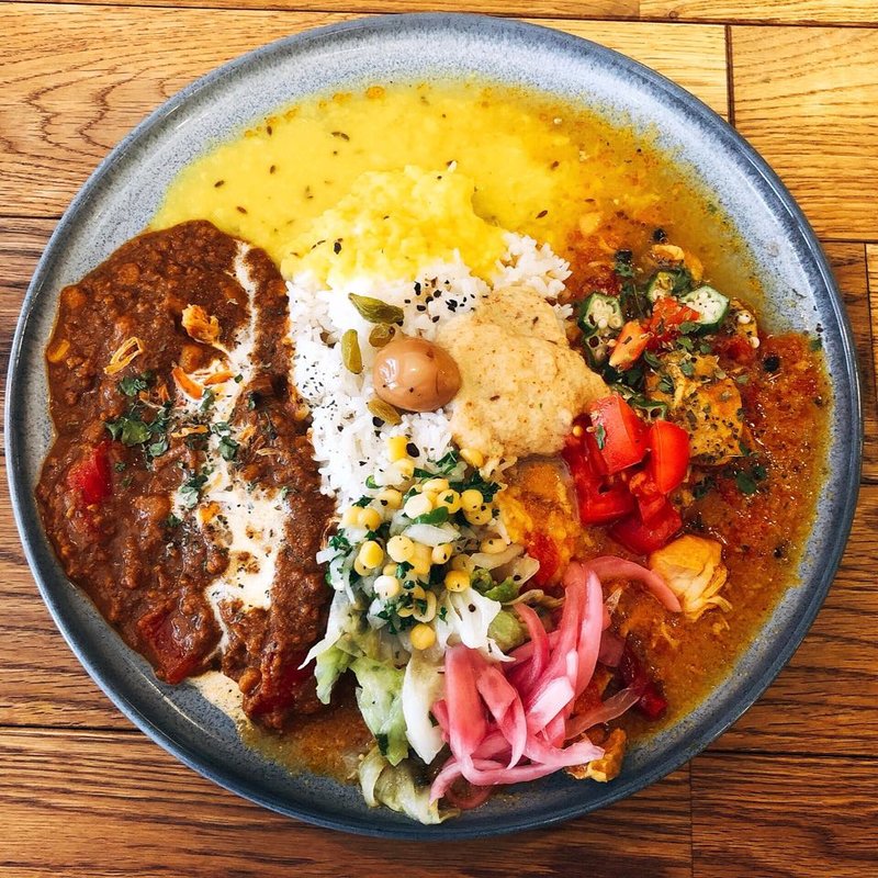 2種あいがけ(バターチキン&和牛とポークのカレー)(ハルダモンカレー)