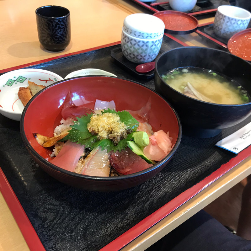 海鮮丼定食(港の駅めいつ （みなとのえきめいつ）)