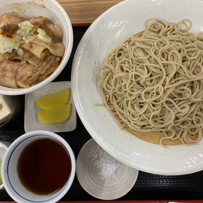 十割蕎麦と豚丼セット(十割そば家みつば)