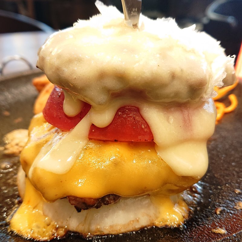 チーズ チーズ チーズハンバーグ(ビヤレストラン銀座ライオン 川崎駅前店)