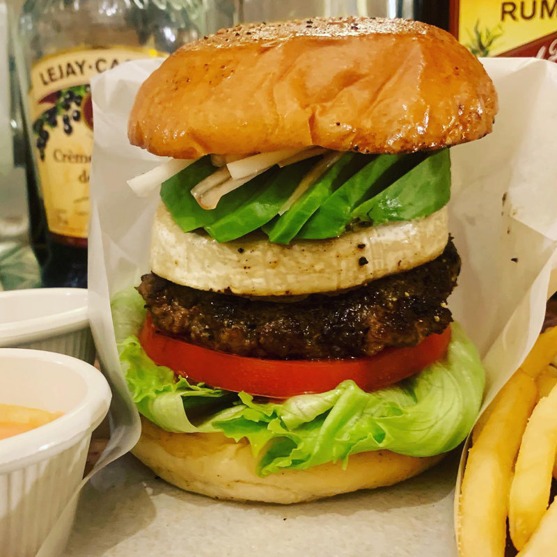 アボカドカマンベールチーズバーガー(PIPE CAFE HUMBURGER)