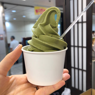 お豆腐京抹茶ソフトクリーム(豆とろう 新宿店 )
