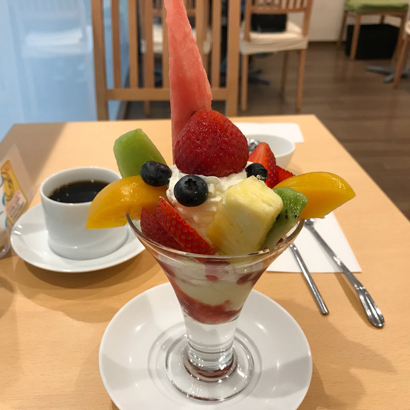 フルーツパフェ(パーラーシシド)