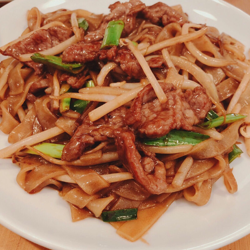 ラム肉とライスヌードル炒め(羊香味坊)