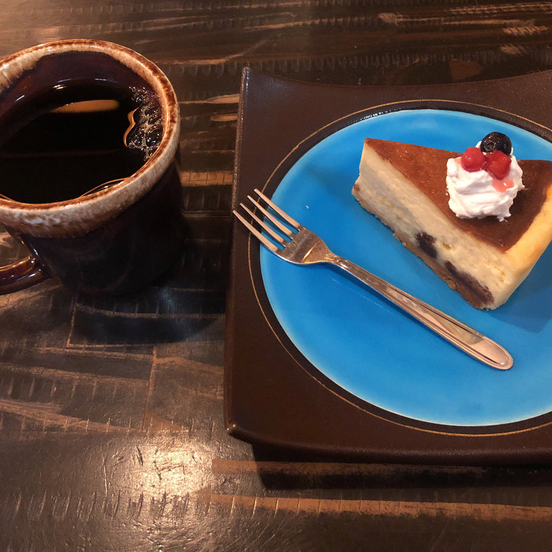自慢のドリップ珈琲、ミロワールのニューヨークチーズケーキ(芥川珈琲 )