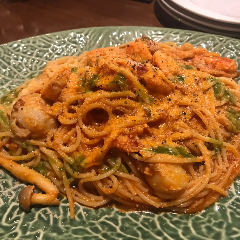 エビとホタテのトマトパスタ(ワインショップSORA)