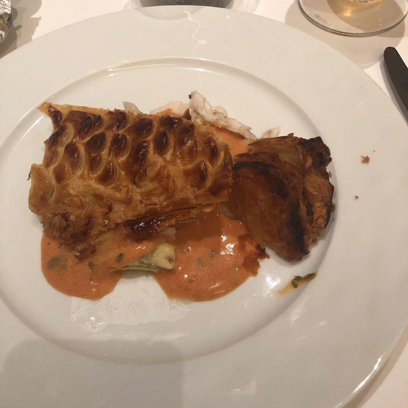 コース料理 スズキのパイ包み焼き(ジャルダン ポール・ボキューズ )