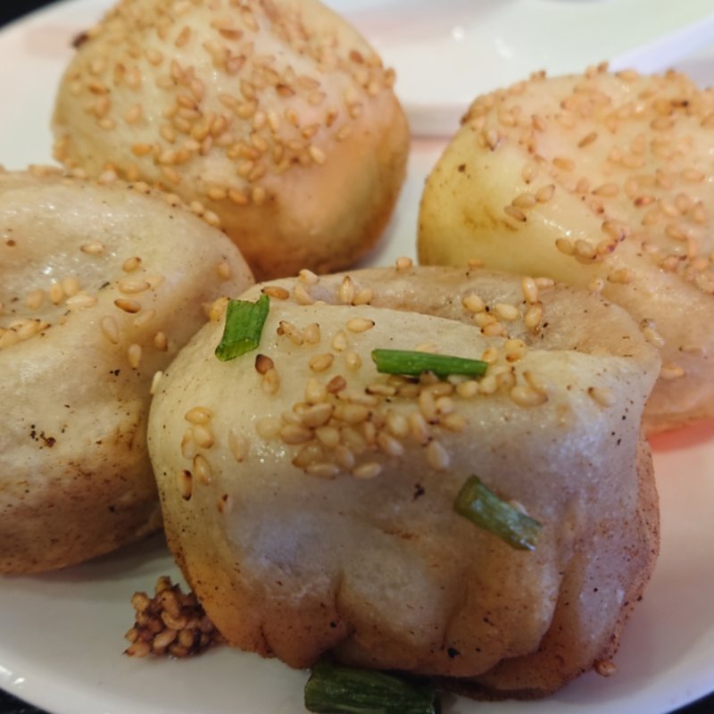 焼小龍包 (4個)(永祥生煎館 （ヨォンシャアンシェンシェンクァン）)