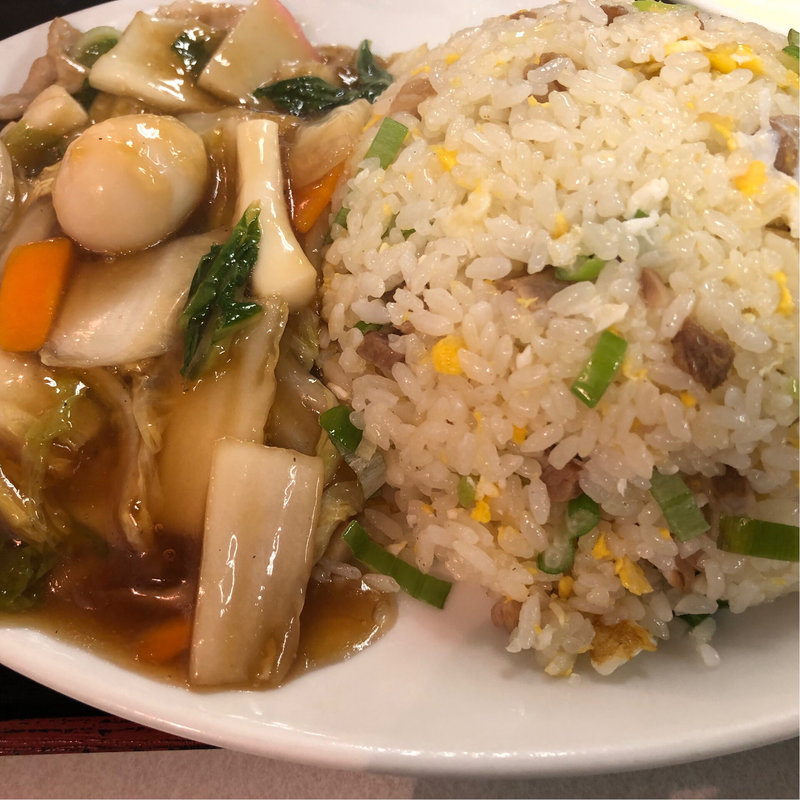 五目うまに炒飯(横濱飯店)