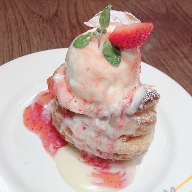 ストロベリーアンドホワイトチョコ(Les deux Blue （レドゥル・ブルー ）)