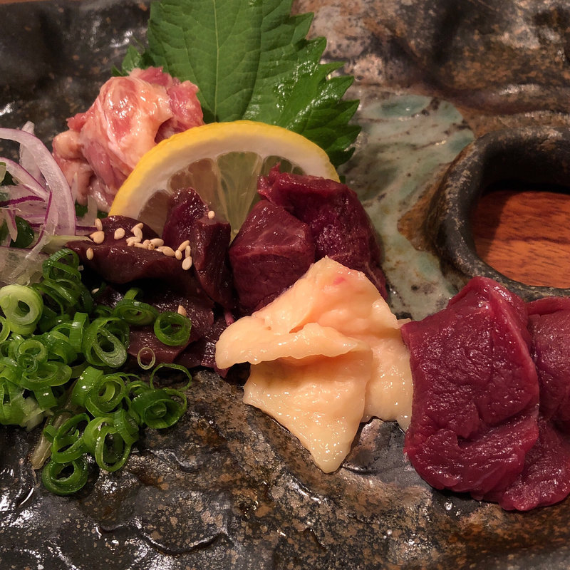 馬刺し5種(馬肉料理と蒸し野菜 型無夢荘(かたなしむそう))