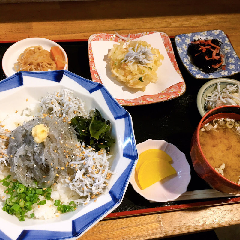 生しらす丼定食(銀鍋)