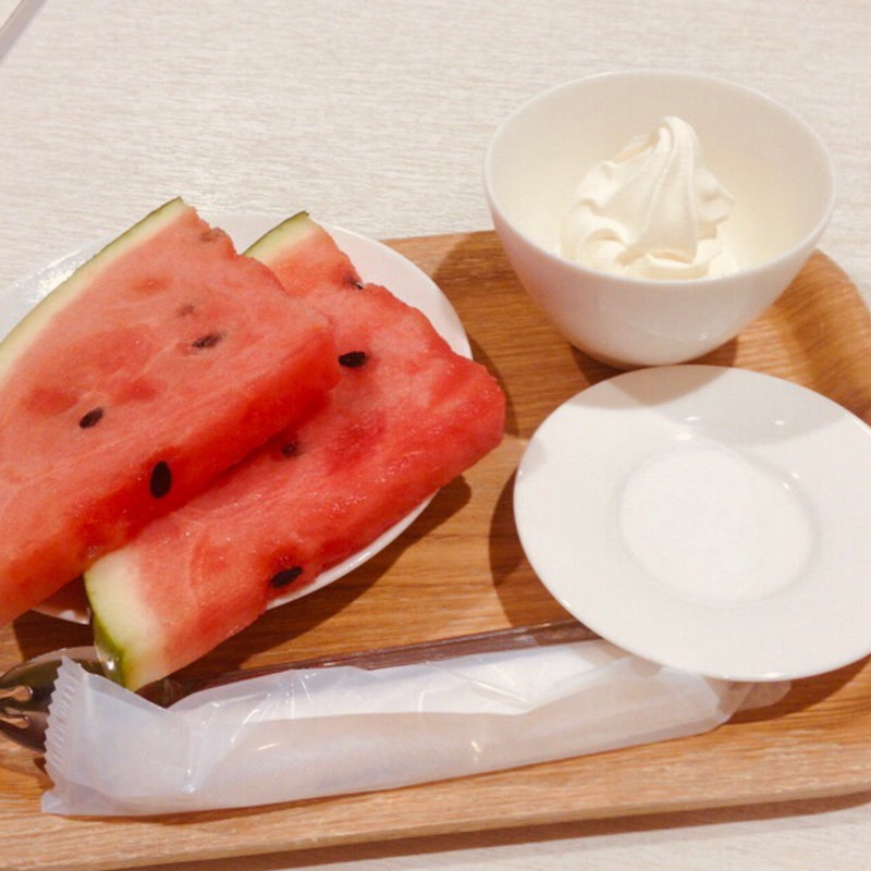 スイカ塩みるくソフト(クゲヌマシミズ テラスモール湘南店)