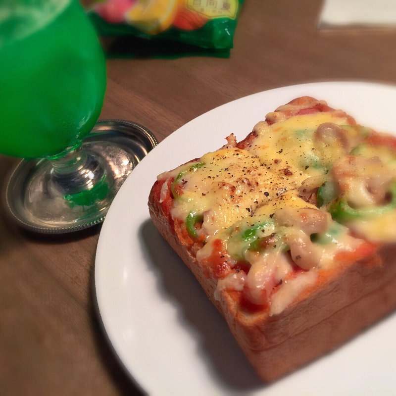 ピザトースト(本屋イトマイ)