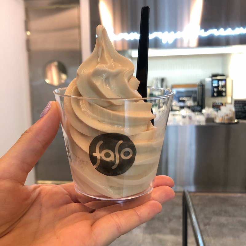 イヤルスウィートバニラソフトクリーム(ファーマーズ ソフトクリーム farmer's soft cream FASO)