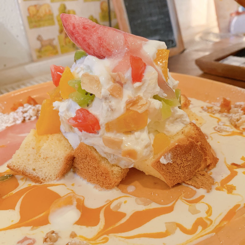 フルーツのシフォンケーキ(cafe zakkahinatabocco （カフェ ザッカ ヒナタボッコ）)