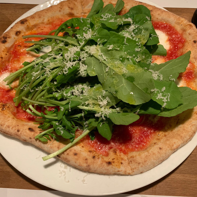 ルッコラのピザ(ペルケ )