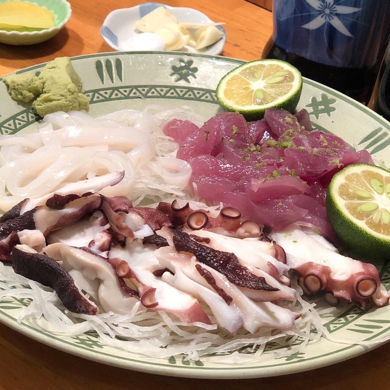 メジカの新子とイカと地ダコ(田中鮮魚店  漁師小屋)