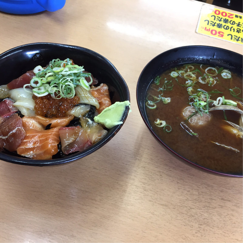 魚介6種の海鮮づけ丼(市場食堂 駅前 中央市場店)