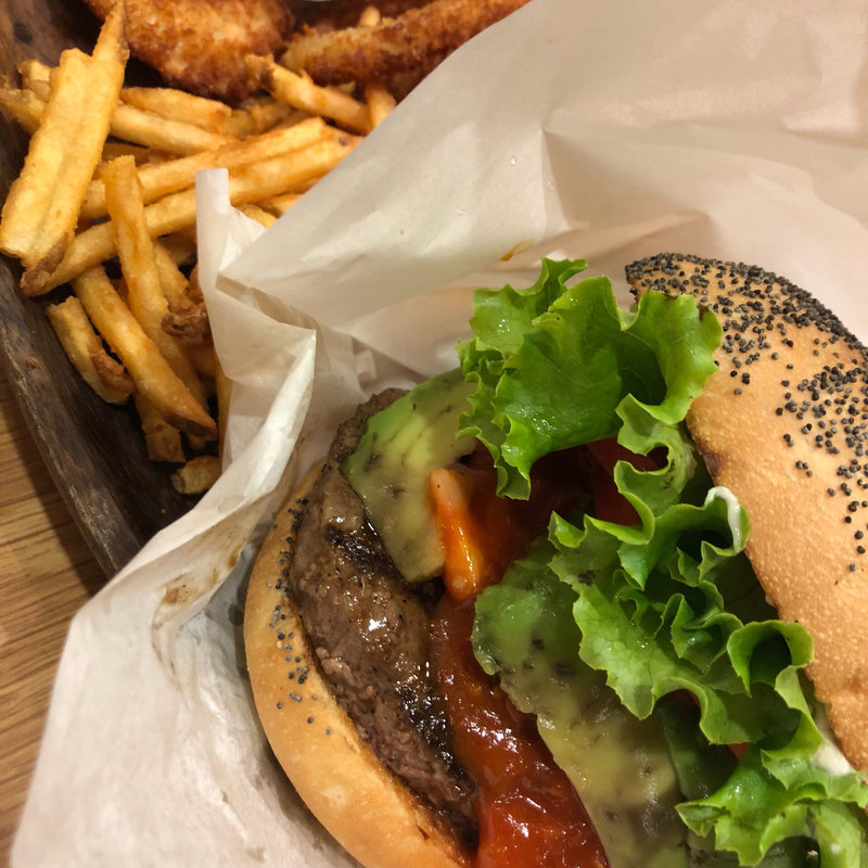 スパイシーアボカドバーガー(KUA`AINA 二子玉川店)