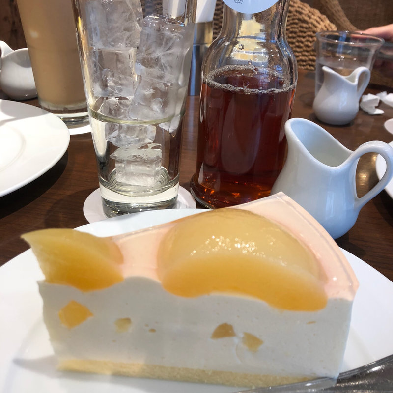桃のレアチーズケーキ(Harbs 渋谷ヒカリエ シンクス店)