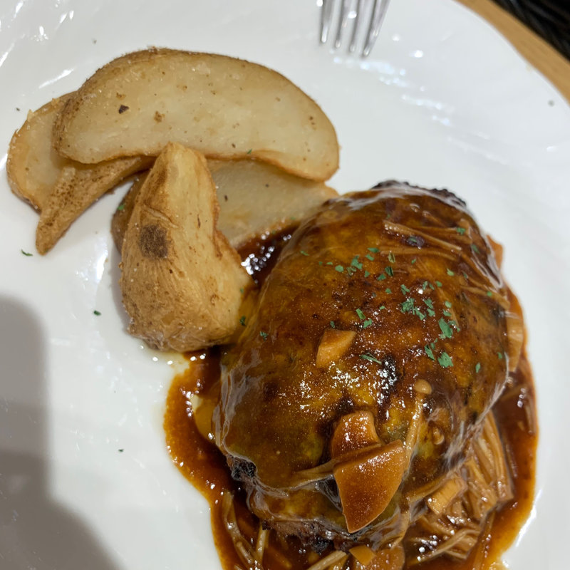 チーズハンバーグランチ(ホテルローズガーデン新宿別館)