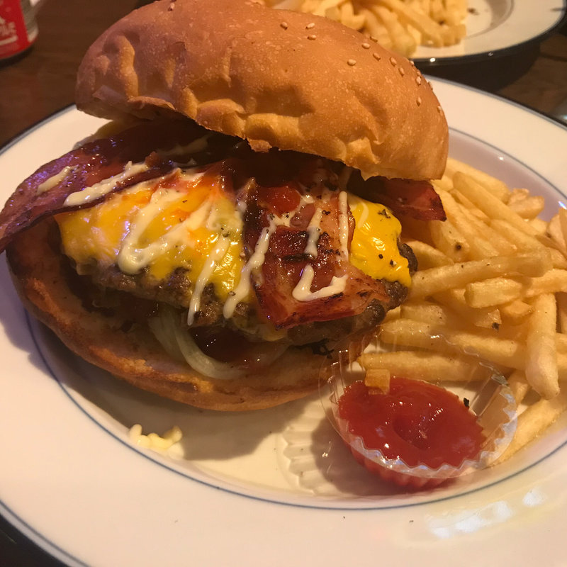 ベーコンチーズバーガーに(ハビット ストア)