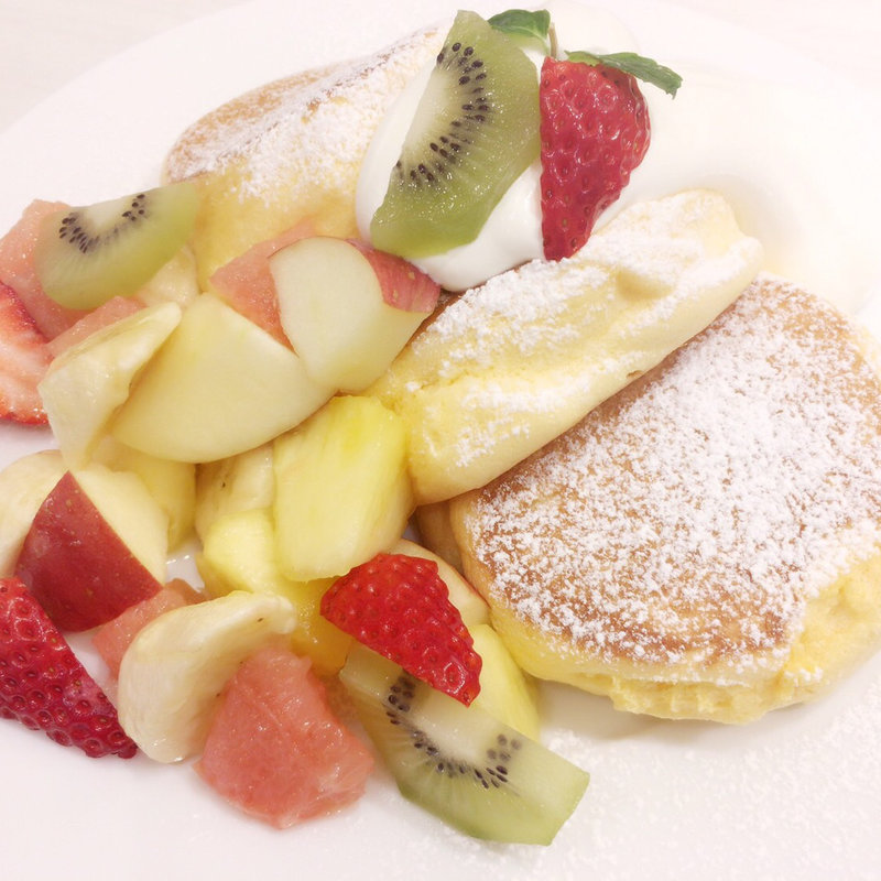 季節のフルーツパンケーキ(幸せのパンケーキ 鎌倉小町通り店)