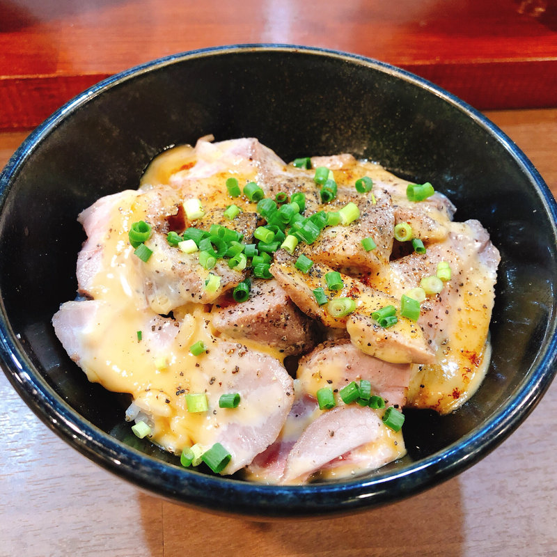 レアチャーシュー丼(麺屋 とり仁)