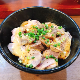 レアチャーシュー丼(麺屋 とり仁)