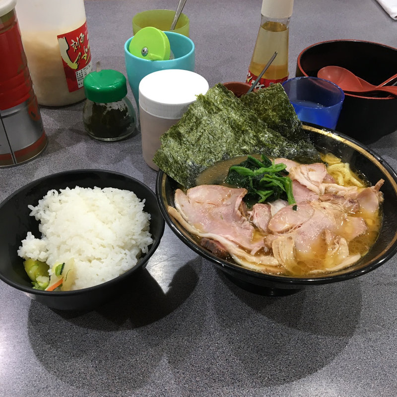 ラーメン(家系総本山 吉村家)