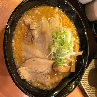 味噌チャーシュー麺(肉麺 金の豚)