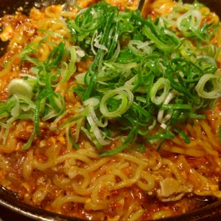 肉鍋の〆の麺(ホルモン千葉)