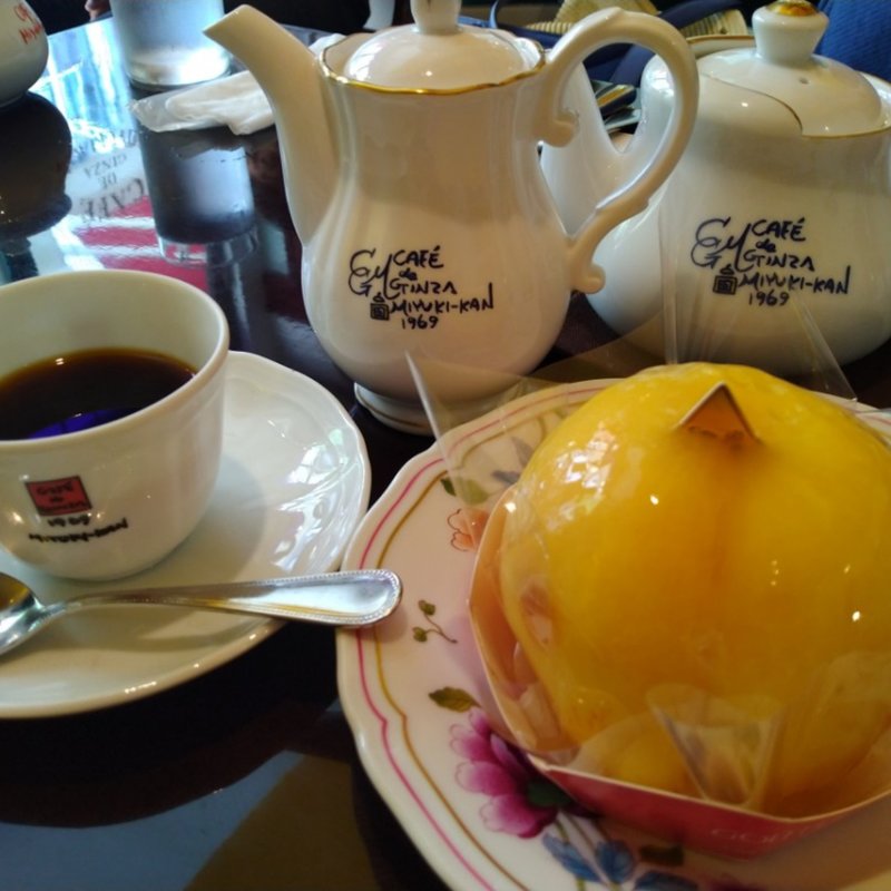 まるごと桃のケーキ(銀座みゆき館 銀座2丁目店 )