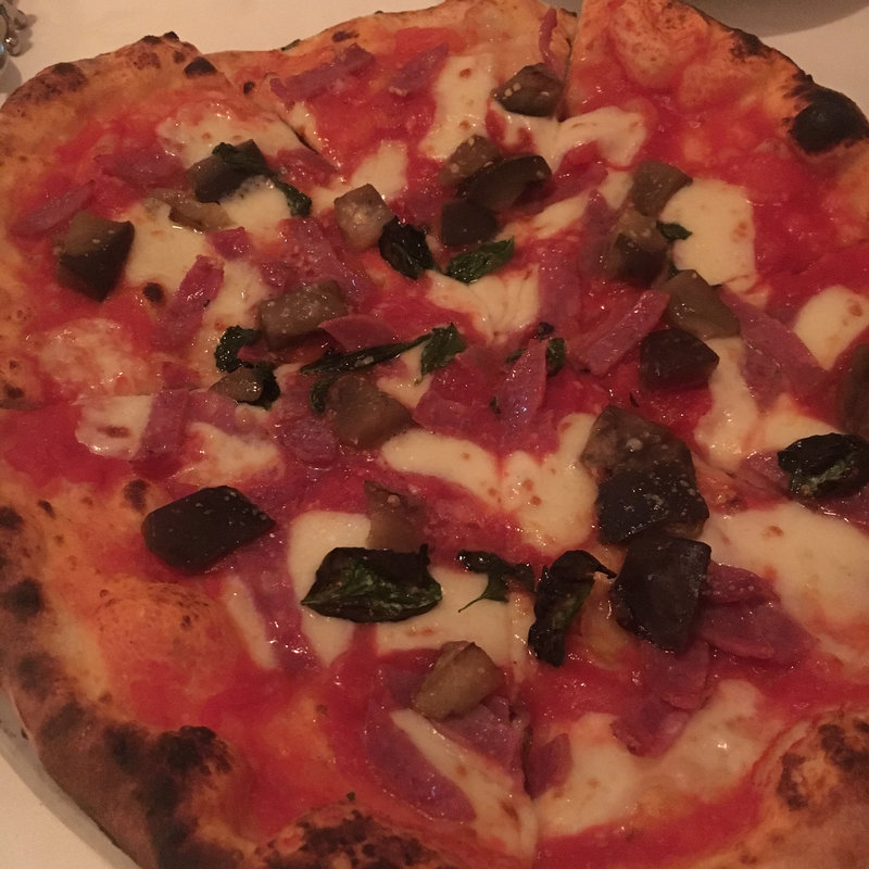 サラミとナスのピザ(トラットリア エ ピッツェリア ラルテ)