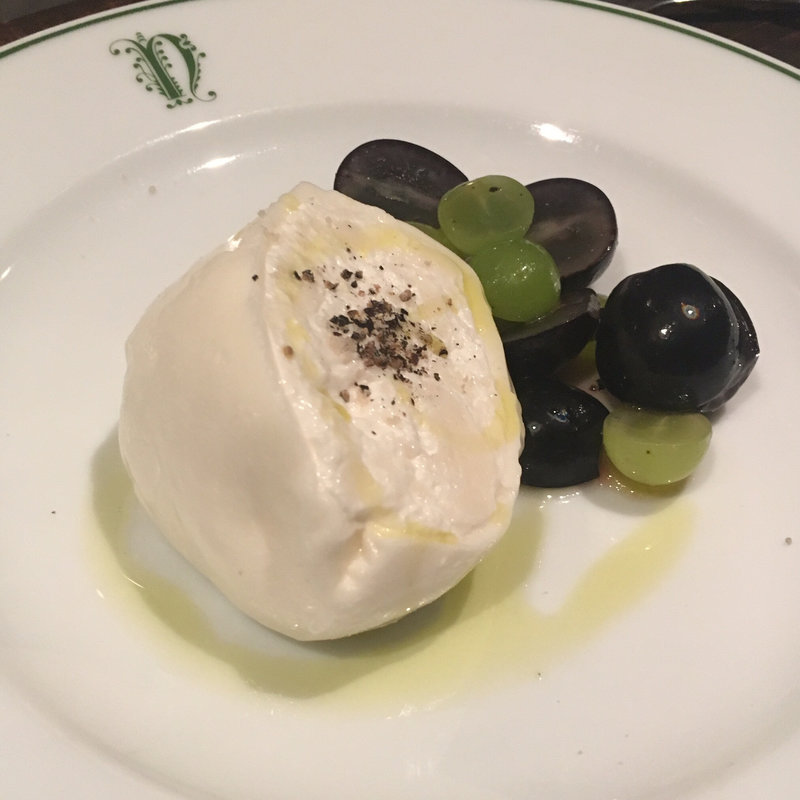 ブッラータチーズと葡萄(nativo)