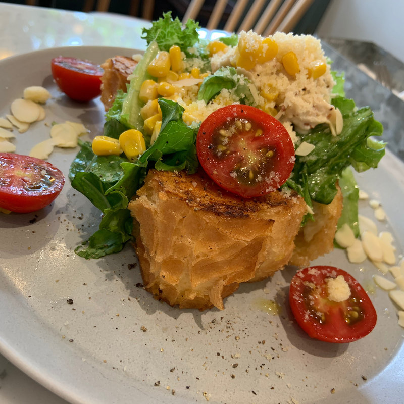 ハニーマスタードチキンのチーズフレンチトースト(forucafe 本店 フォルカフェ)