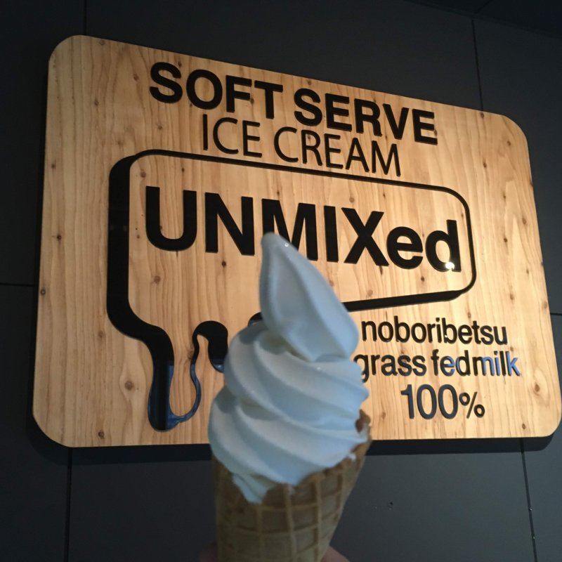 ソフトクリーム(ワッフルコーン)(UNMIXed SOFTSERVE ICECREAM)